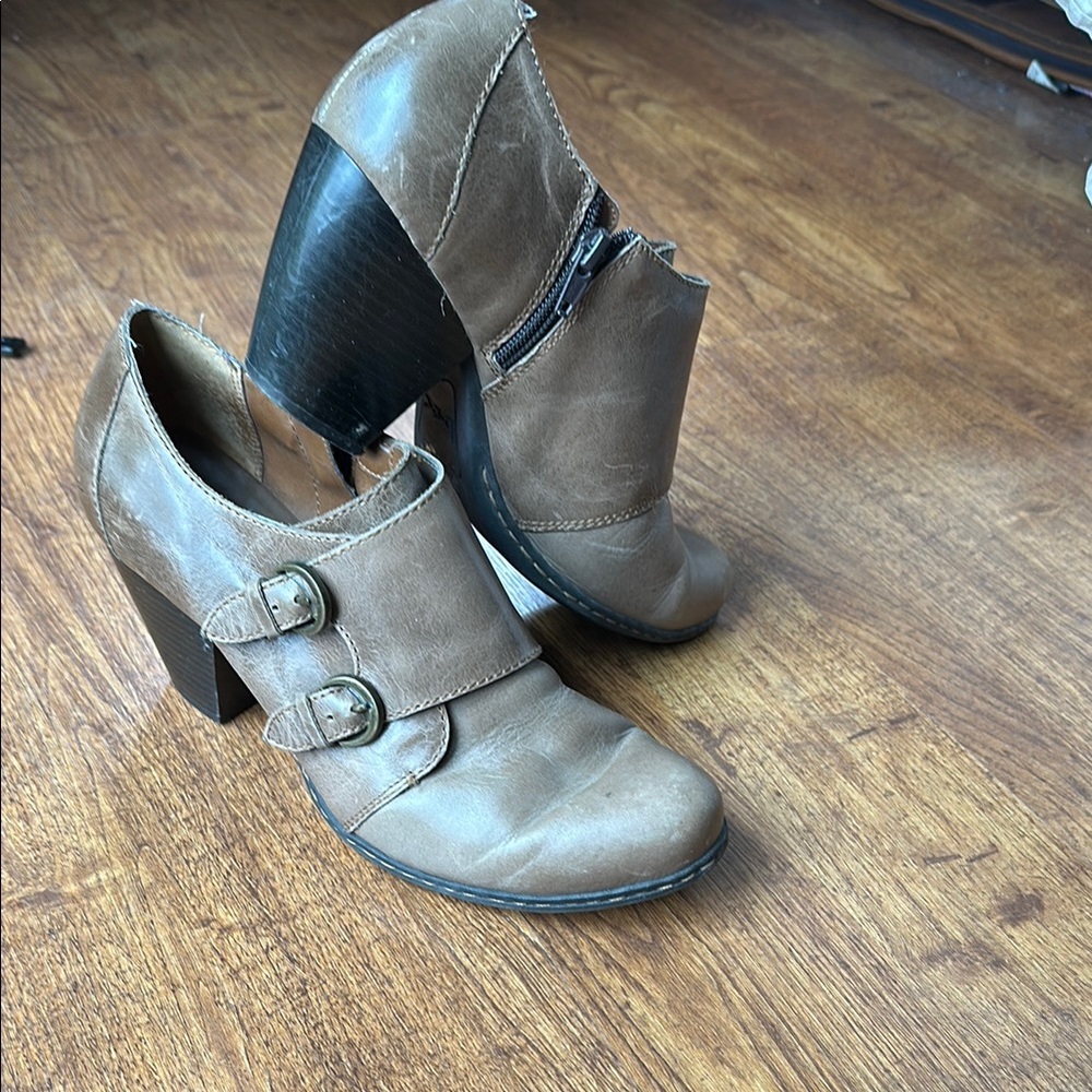 Stylish light Brown Leather WMNS 9 chunky Heeled Booty Shoes